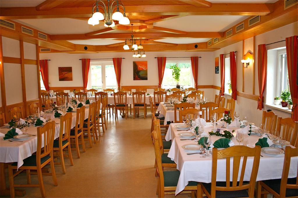 Gasthaus - Gaestehaus Schusterbauer Райн Экстерьер фото