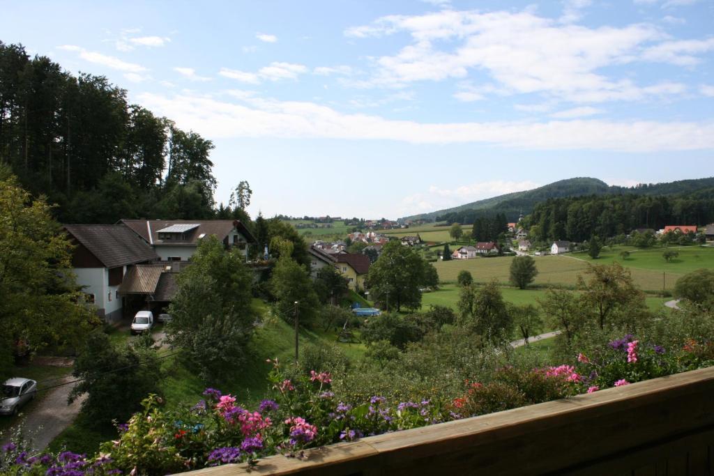 Gasthaus - Gaestehaus Schusterbauer Райн Номер фото
